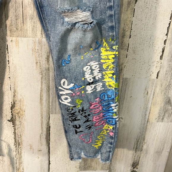 Tinseltown Mom Jeans Womens Size 7 Light Blue Graffiti Painted Leg Detail Pants - Picture 8 of 9